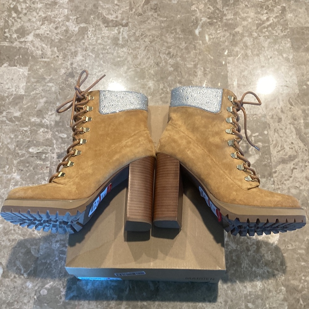Steve Madden Girl boots. NWT. Sz 9.5